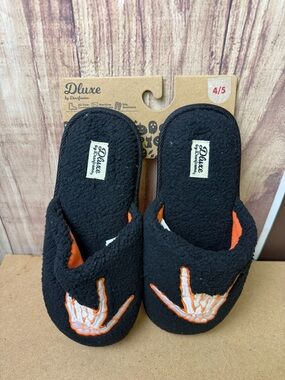 Dluxe by Dearfoams Black Slippers with White Detail